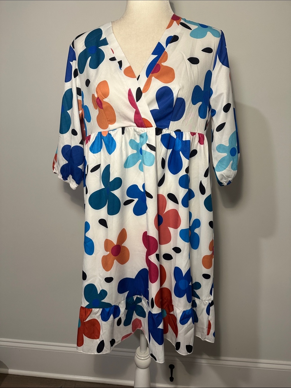 SHEIN White Floral Midi Dress with V-Neck and Multicolor Blooms